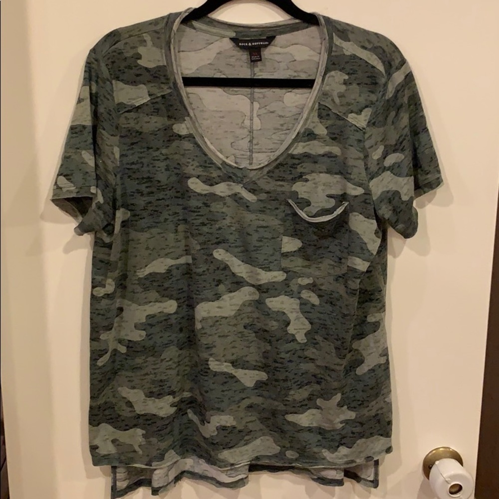 High-low camo tee